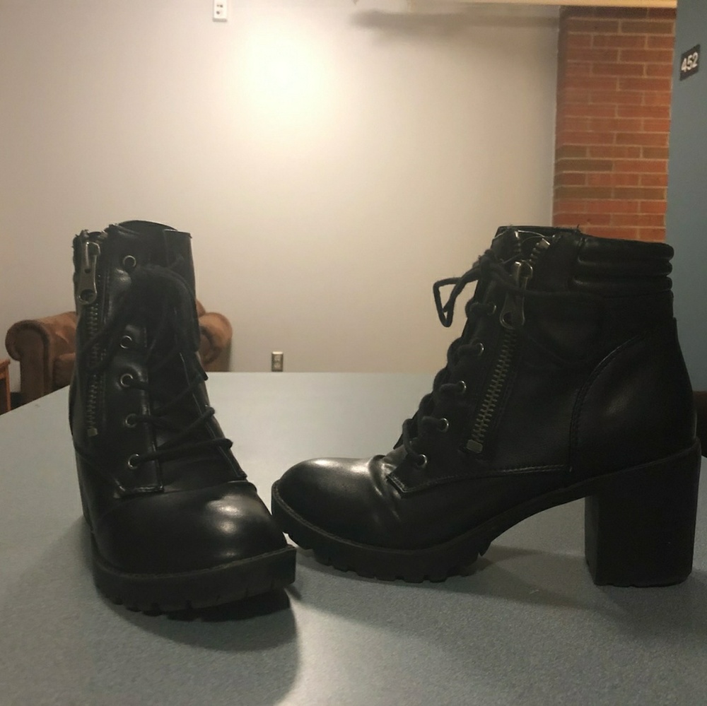 Steve Madden leather boots 9